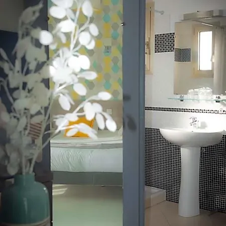 Otel Et Reine D'azur 2*