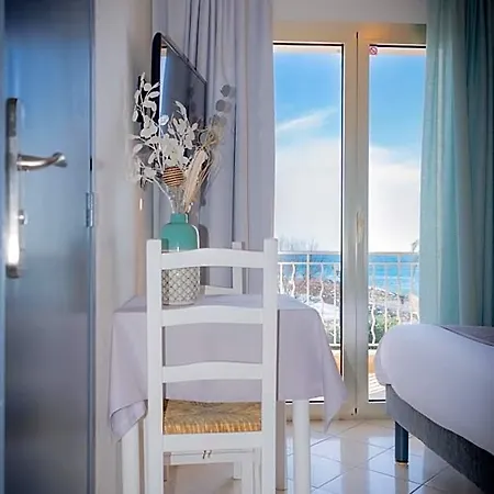 Otel Et Reine D'azur 2*
